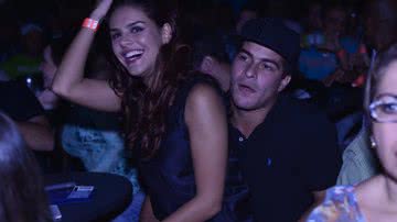 Imagem Thiago Martins e Paloma Bernardes só no love em show