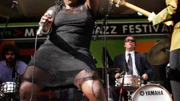 Imagem Sharon Jones se apresenta hoje no Teatro Castro Alves