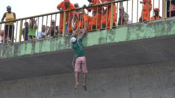 Imagem Homem se joga de viaduto do CAB