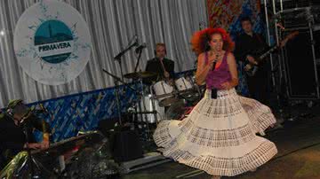 Imagem Vanessa da Mata levanta 15 mil pessoas em Show 