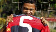 Imagem Volante do Vitória nega transferência para o ABC