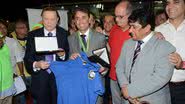 Imagem Bebeto se emociona com homenagem no Barradão 