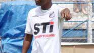 Imagem Vitória contrata jogador desconhecido