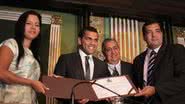 Imagem Daniel Alves é homenageado