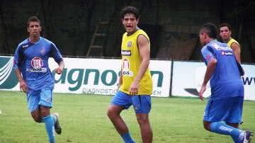 Imagem Fahel admite dor, mas quer enfrentar o Fluminense
