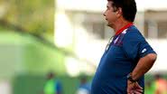 Imagem Joel preocupado com Figueirense
