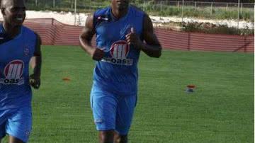 Imagem Bahia oficializa contratação do atacante Robert