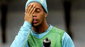 Imagem Vice-diretor do Flamengo avisa: "Ronaldinho está afastado"