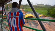 Imagem Bahia: passarela “meia boca” e torcedores ensopados