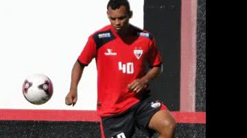 Imagem Ex-meia do Vitória é pego no exame anti-doping