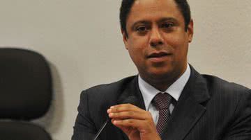 Imagem Ministro mira na Fifa e acerta Salvador