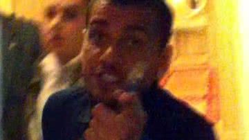 Imagem Daniel Alves e Messi se envolvem em confusão