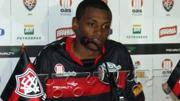 Imagem Lateral-esquerdo será titular pela primeira vez no Vitória