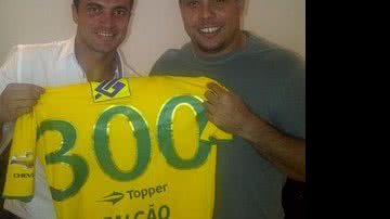 Imagem Ronaldo Fenômeno acerta contratação de Falcão