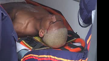 Imagem Na pose para foto, jovem morre com um tiro
