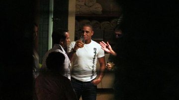 Imagem Muito cigarro na festa de Ronaldo