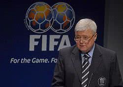 Imagem Ricardo Teixeira pede licença da Fifa e do COL