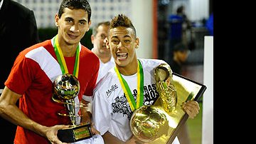 Imagem Santos quer segurar Neymar e Ganso para 2012