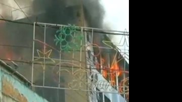 Imagem Incêndio atinge prédio na Baixa dos Sapateiros