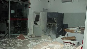 Imagem Presos bandidos que explodiram caixa eletrônico em Itatim