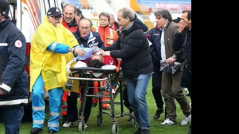 Imagem Jogador morre em campo na Itália