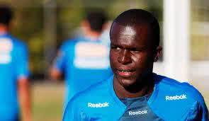 Imagem Confirmado: Jones sofreu fraturas no nariz e no rosto