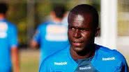 Imagem Confirmado: Jones sofreu fraturas no nariz e no rosto