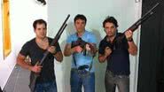 Imagem Kleber posa de arma nas mãos e causa polêmica
