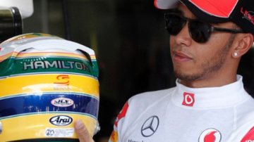 Imagem Hamilton homenageia Ayrton Senna