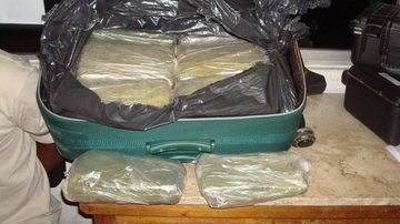 Imagem PRF apreende 24 Kg de maconha e 89g de cocaína