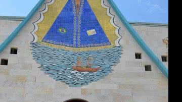 Imagem Fiéis lotam paróquia de Nossa Senhora Aparecida no Imbuí 