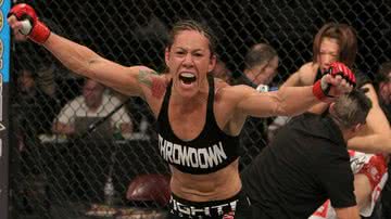 Imagem UFC: Brasileira arrasa japonesa e mantém o título mundial