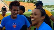 Imagem Neymar e amigos fazem a festa do torcedor em Pituaçu