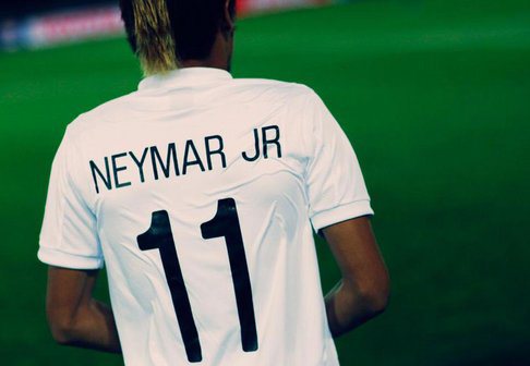 Imagem Neymar assinou com o Barcelona