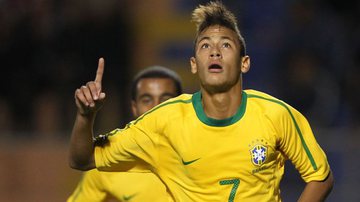 Imagem Neymar faz quatro sobre o Paraguai