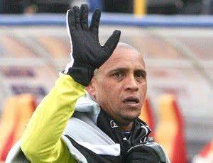 Imagem Anzhi vence primeira com Roberto Carlos, Tardelli e Jucilei