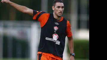 Imagem Rodrigo Mancha desfalca o Vitória na Série B