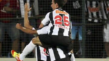 Imagem Atlético (MG) vence o Coritiba e passa o Bahia