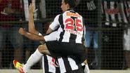 Imagem Atlético (MG) vence o Coritiba e passa o Bahia