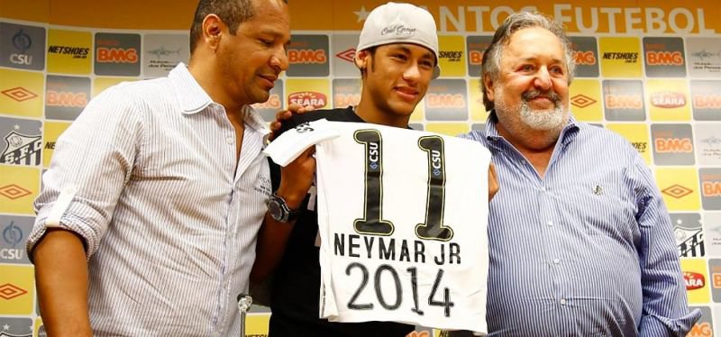 Imagem Santos registra momentos que antecedem renovação com Neymar