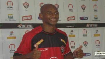 Imagem Meia Tartá é apresentado no Vitória e quer logo entrar em campo