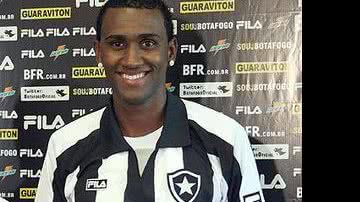 Imagem Botafogo vai emprestar zagueiro ao Vitória