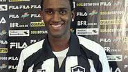 Imagem Botafogo vai emprestar zagueiro ao Vitória
