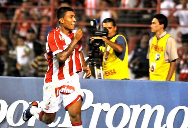 Imagem Dinei, Kieza e Zé Roberto estão na lista de reforços do Vitória