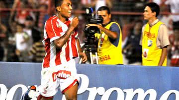 Imagem Dinei, Kieza e Zé Roberto estão na lista de reforços do Vitória
