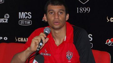Imagem Neto Baiano alcança a marca de 50 gols com a camisa do Vitória