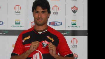 Imagem Pedro Ken vibra com triunfo e parabeniza torcida