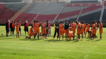 Imagem Jogadores do Vitória se reapresentam e diretoria busca reforços