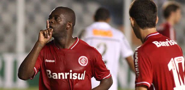Imagem Vitória só terá Zé Roberto se bancar salário integral, diz Inter