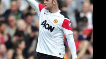 Imagem Manchester vence de virada e lidera Campeonato Inglês